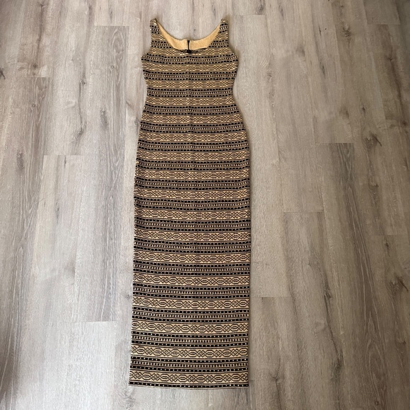 Gorgeous St.John Women’s Gold & Black embellished Knit Evening Gown Size 6 - Picture 2 of 12